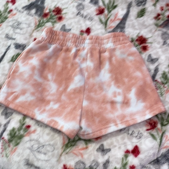 LA+ Image Small Shorts with Pockets - Picture 2 of 4